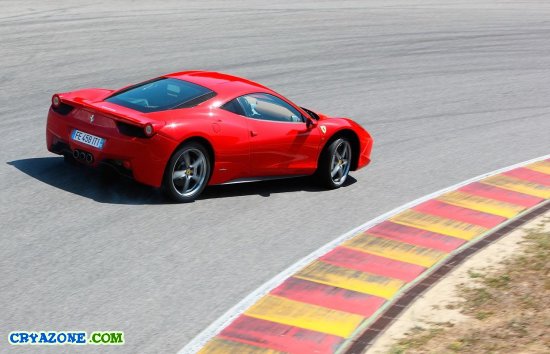 Фото спорткара Ferrari 458 Italia
