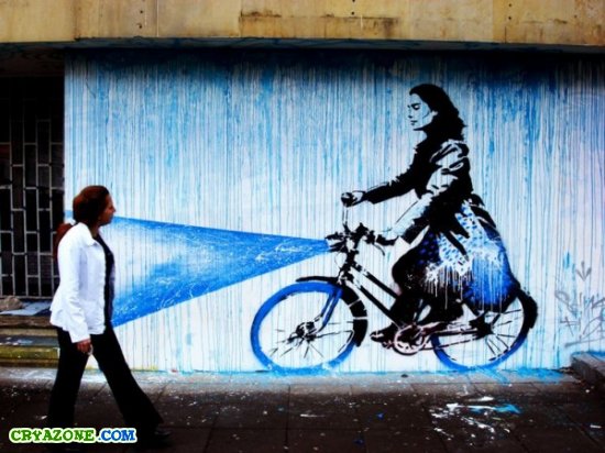 Граффити девушки на велосипеде
