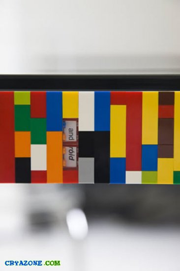 Креативный стол из LEGO