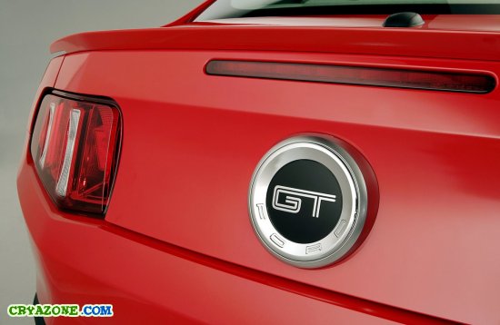 Автомобиль Ford Mustang GT 5.0