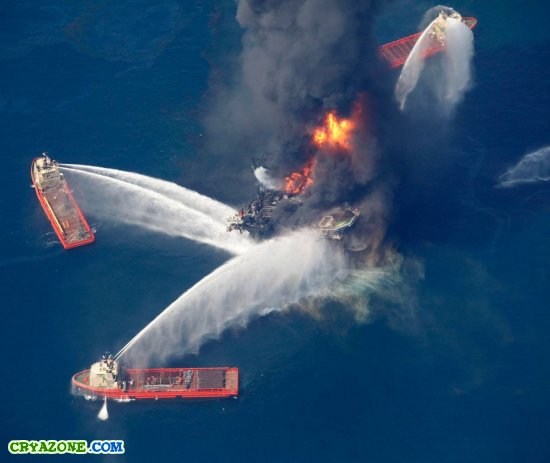 Загорелась нефтяная станция Deepwater Horizon