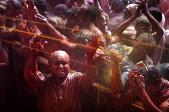 Праздник красок Холи: радуга упала на Индию