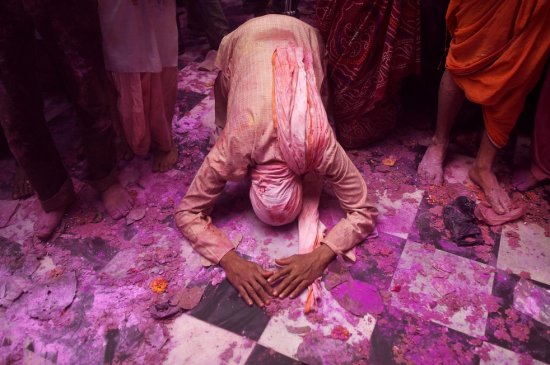 Праздник красок Холи: радуга упала на Индию