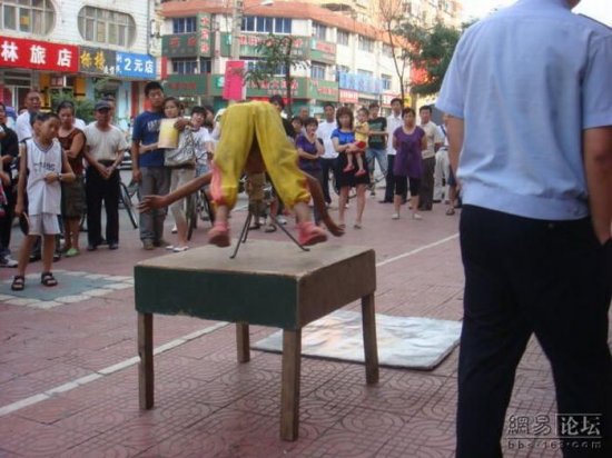 Уличные актеры в Китае