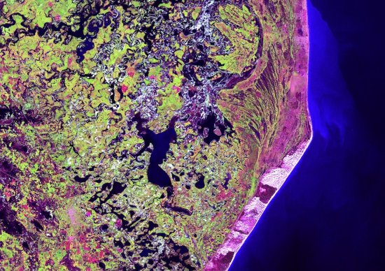 Планета Земля через об'єктив космічного сателіта Landsat 7