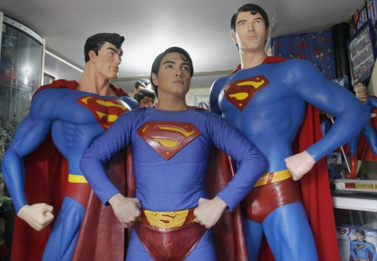 Филиппинец сделал себя Суперменом с помощью операций