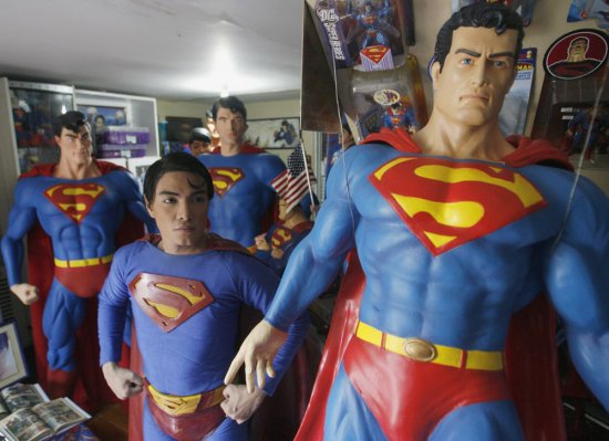 Филиппинец сделал себя Суперменом с помощью операций