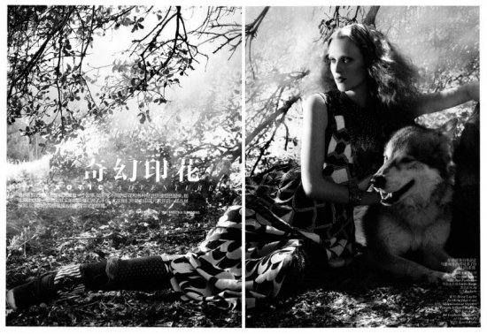 Карен Елсон і вовки в лісовій фотосесії для Vogue China