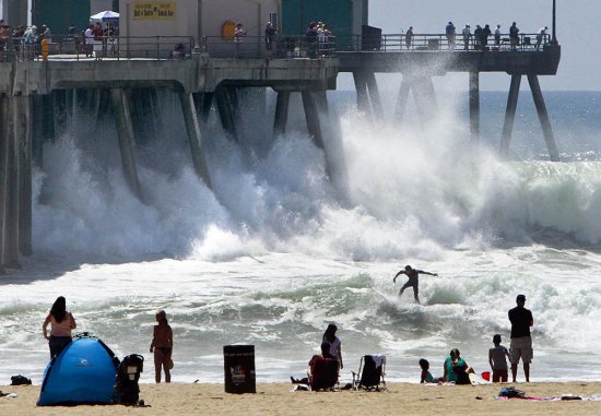 Серфингисты покоряют пятиметровые волны