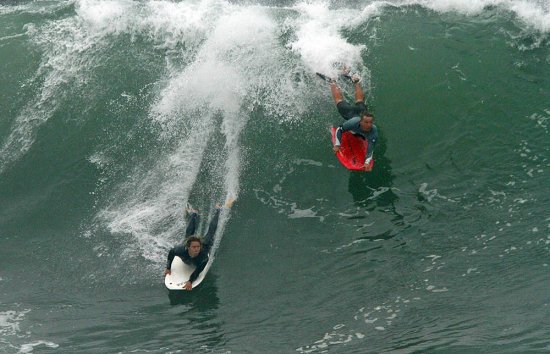 Серфінгісти підкорюють п'ятиметрові хвилі