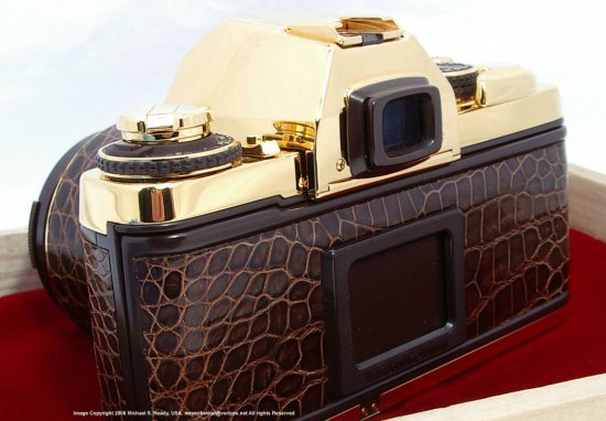 Ювілейний золотий фотоапарат Pentax LX Gold