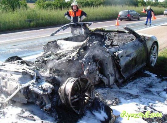 Audi R8 сгорела до тла!