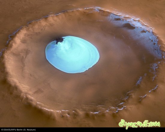 Замерзшее марсианское озеро