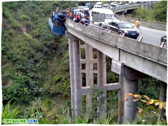 Крутая авария на мосту